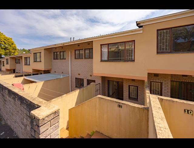 3 BEDROOM DUPLEX FOR SALE IN THE WOLDS